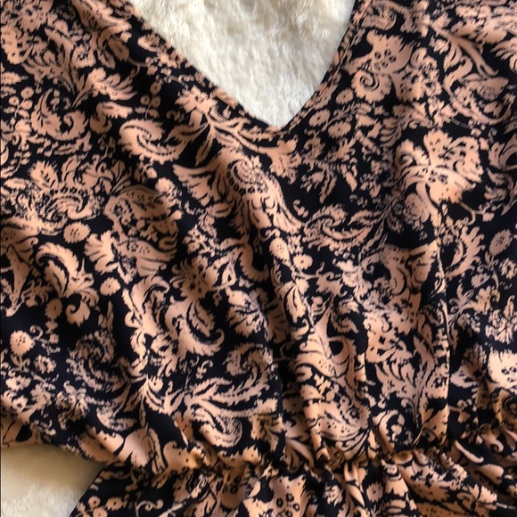 Beautiful Romper size Medium - Picture 2 of 4